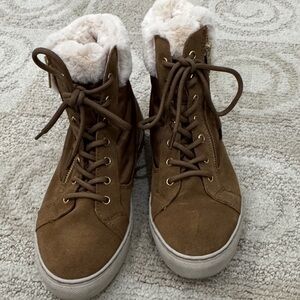 Cougar Brown High-Top Sneakers with Fur Lining